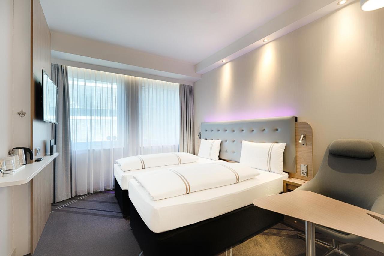 Premier Inn Frankfurt Westend Frankfurt am Main Exterior photo